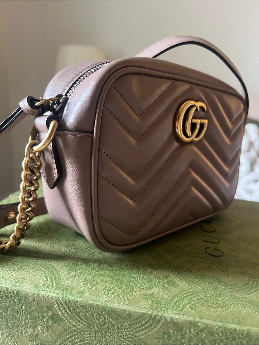 Gucci taupe matelassé GG Marmont small camera crossbody bag - Picture 2 of 5